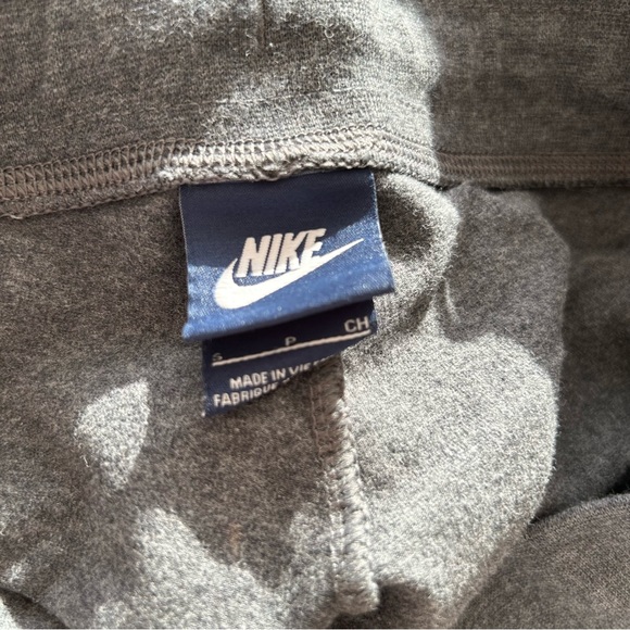 Women’s Nike Cropped Jogger Sweat Capris - Picture 3 of 11